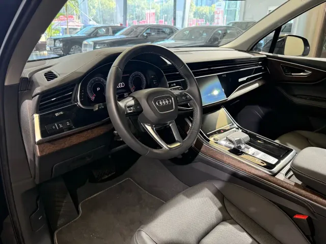 Audi Q7 — Фото автомобиля 7