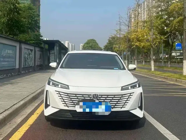 Changan Eado — Фото автомобиля 2