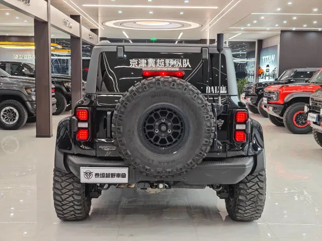 Ford Bronco — Фото автомобиля 10