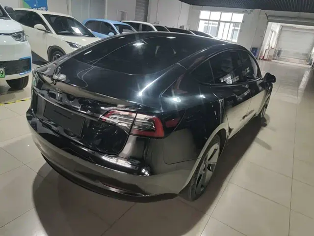 Tesla Model 3 — Фото автомобиля 6