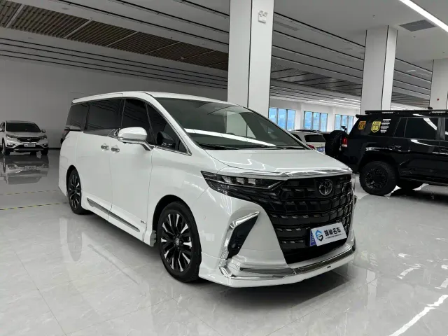 Toyota Alphard — Фото автомобиля 3