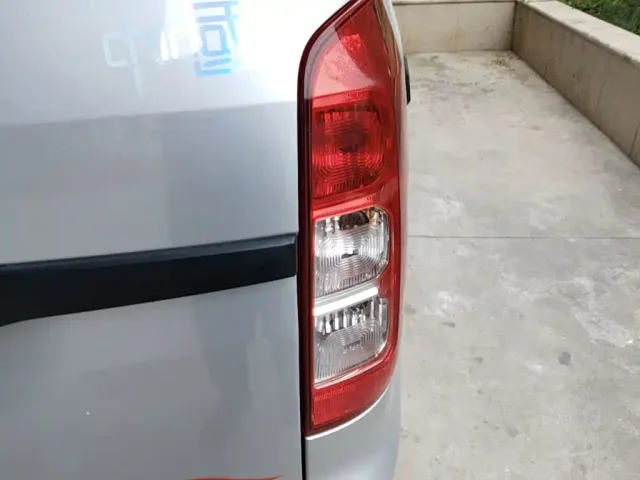 Wuling Hongguang V — Фото автомобиля 7