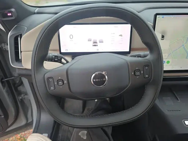 Volvo XC70 Plug-in Hybrid — Фото автомобиля 10