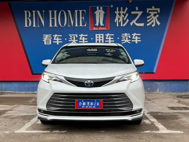 Toyota Sienna — Фото автомобиля 27