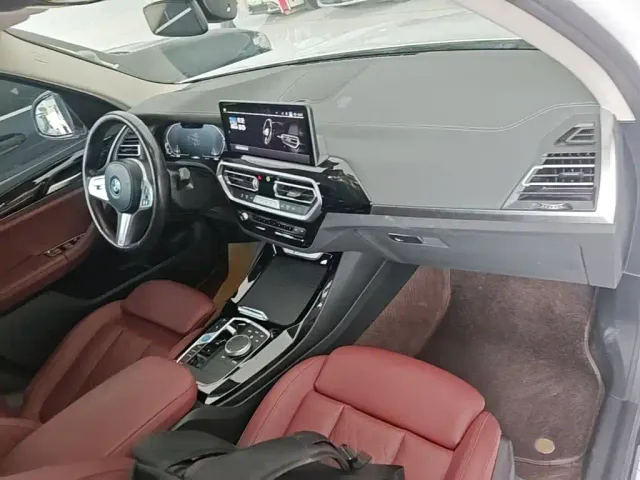 BMW iX3 — Фото автомобиля 9