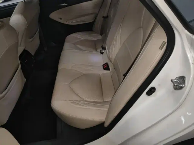Toyota Avalon — Фото автомобиля 16