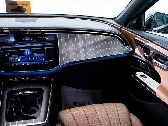 Mercedes-Benz E-Class — Фото автомобиля 28