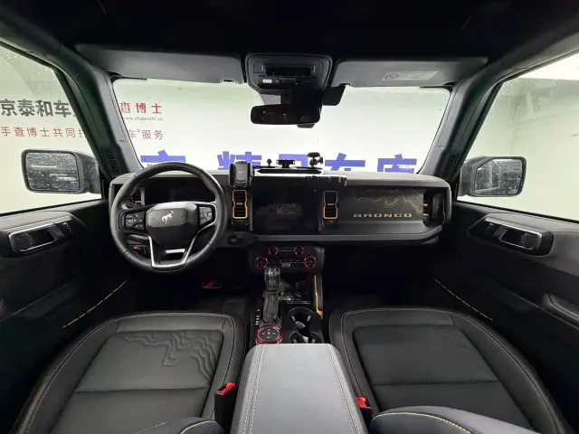 Ford Bronco — Фото автомобиля 6