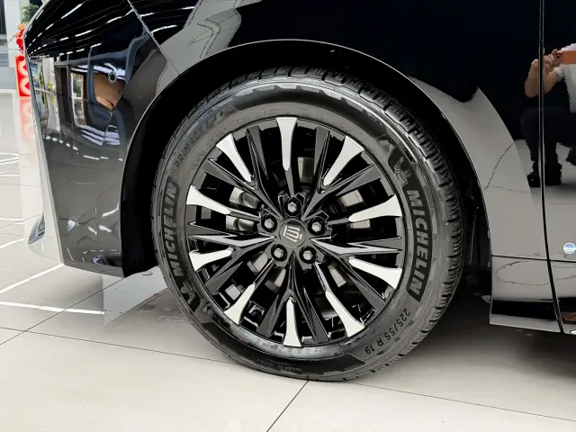Toyota Vellfire — Фото автомобиля 3