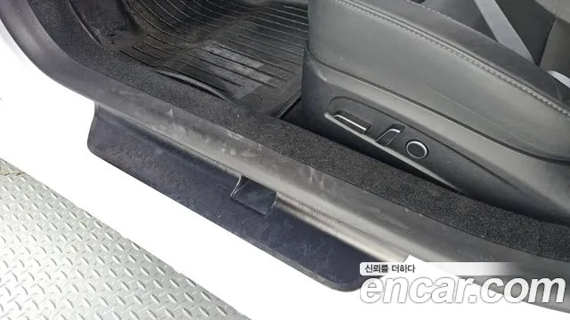 Tesla Model 3 — Фото автомобиля 27
