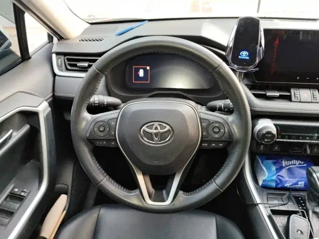 Toyota RAV4 — Фото автомобиля 6