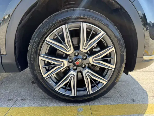 Hongqi HS5 — Фото автомобиля 9