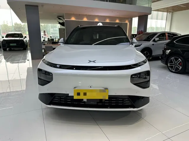 Xpeng G9 — Фото автомобиля 2