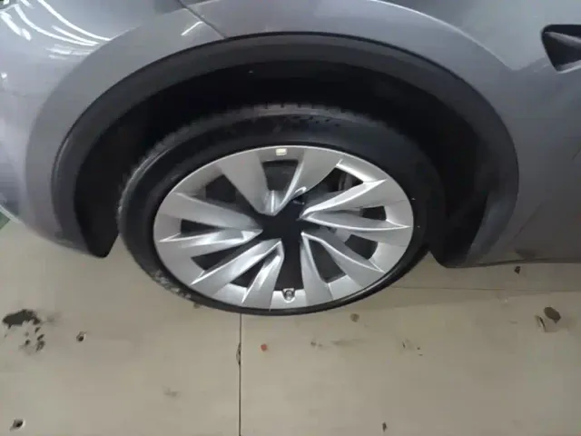 Tesla Model Y — Фото автомобиля 22
