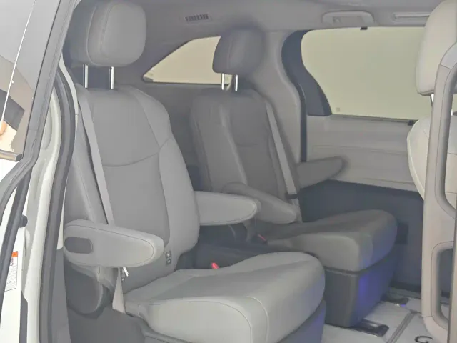 Toyota Granvia — Фото автомобиля 13