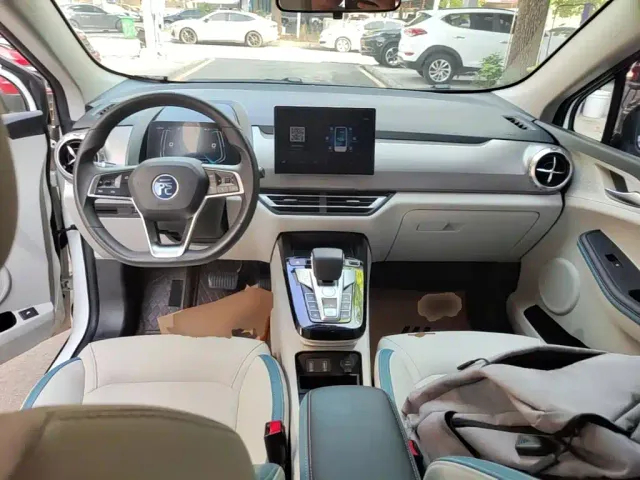 BYD Yuan Pro — Фото автомобиля 9