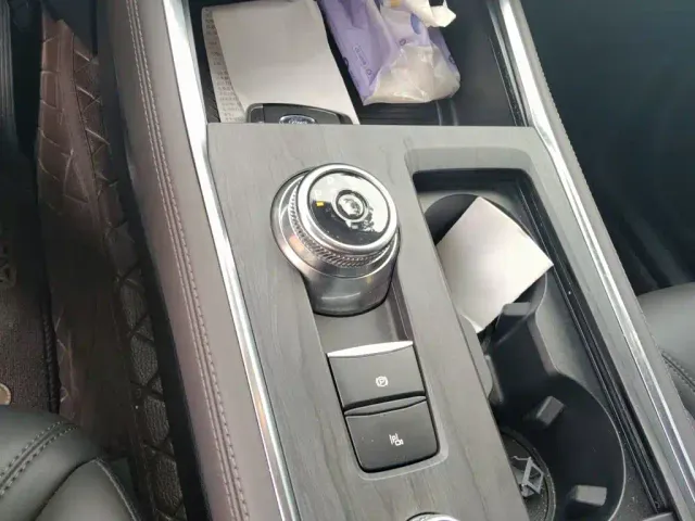 Ford Explorer — Фото автомобиля 10
