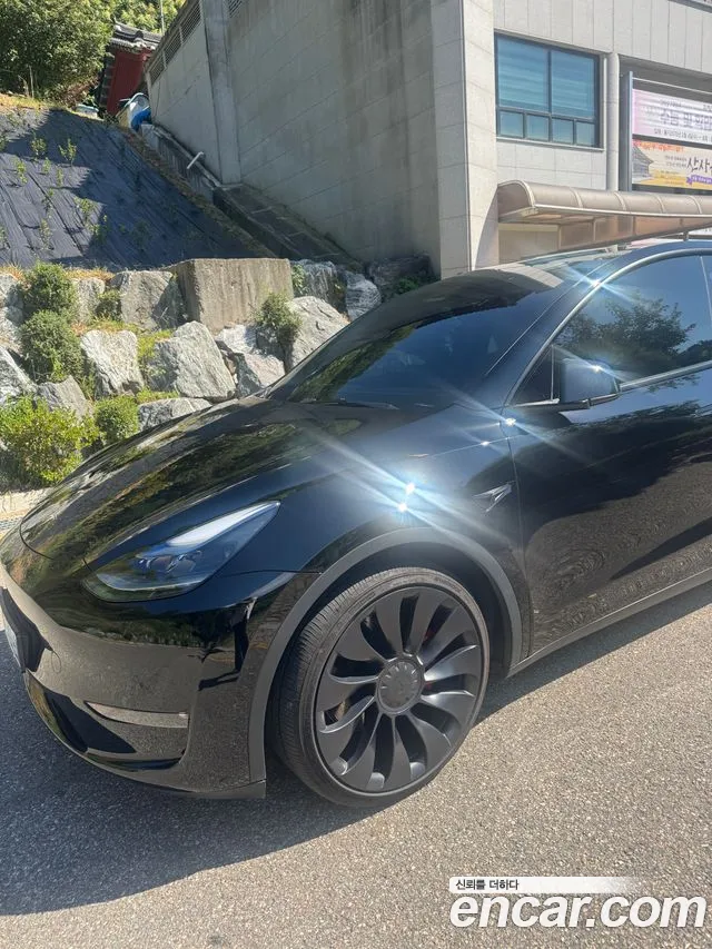Фотография автомобиля — Tesla Model Y