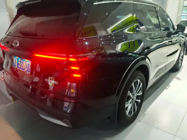 Ford Edge — Фото автомобиля 11