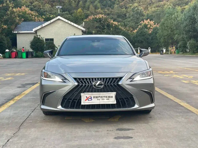 Lexus ES — Фото автомобиля 2