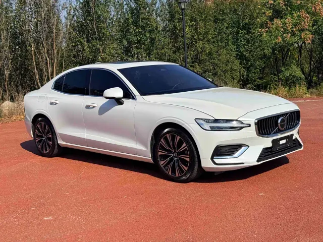 Volvo S60 — Фото автомобиля 3