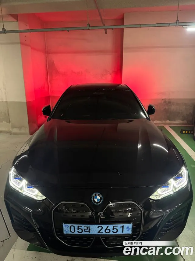 BMW i4 — Фото автомобиля 2