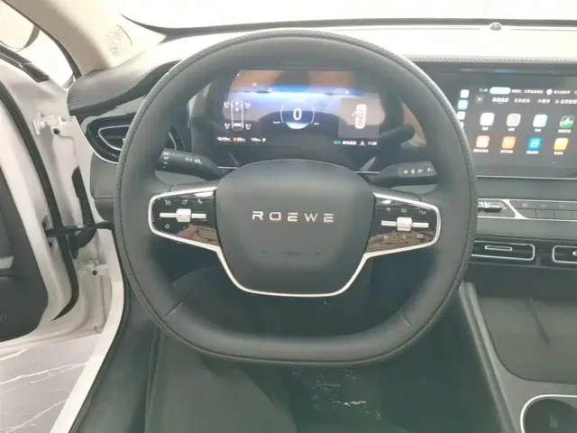 Roewe D7 — Фото автомобиля 10