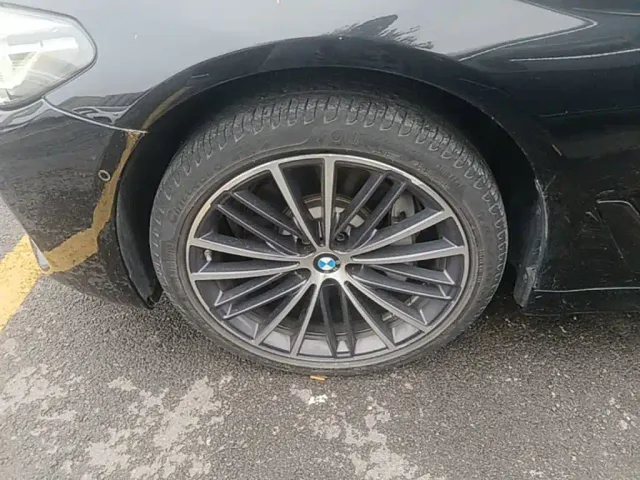 BMW 5 Series — Фото автомобиля 22