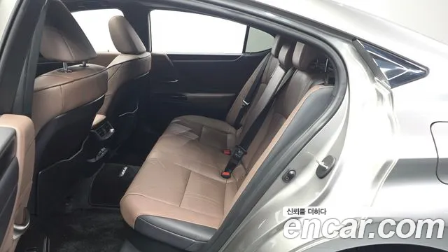 Lexus ES — Фото автомобиля 24