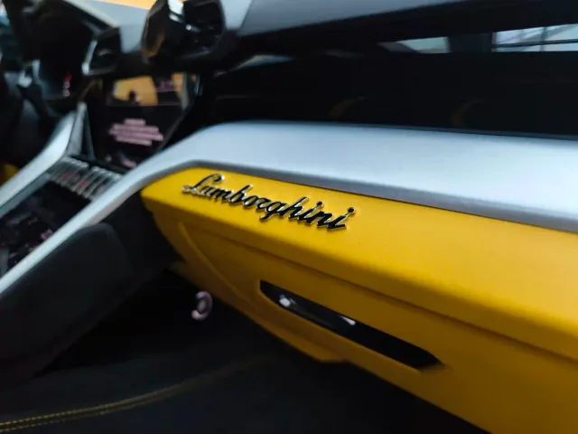 Lamborghini Urus — Фото автомобиля 13