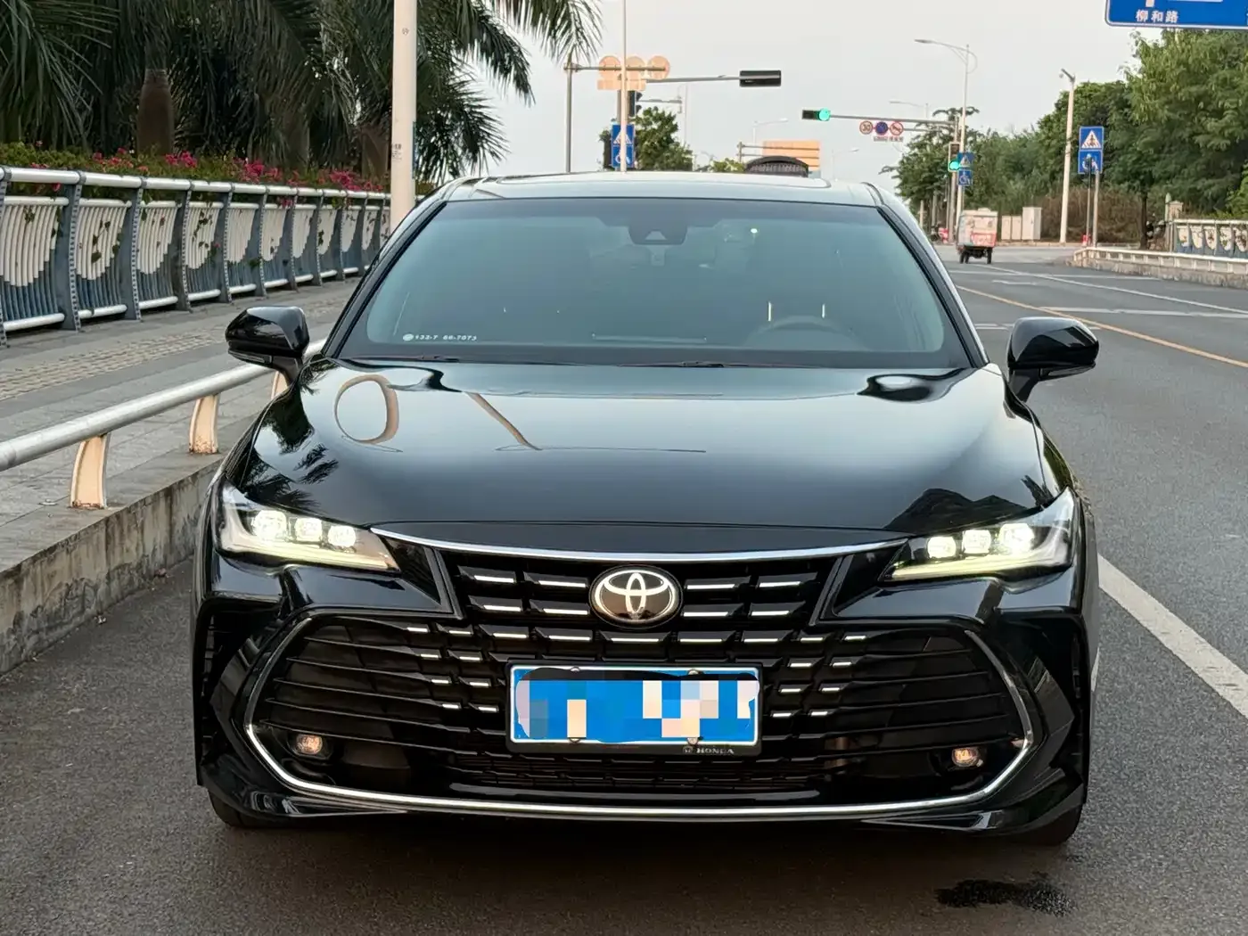 Toyota Avalon 2022 2.0L Luxury Edition — Фото автомобиля 2