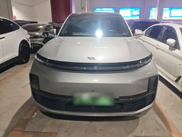 Li Auto L8 — Фото автомобиля 2