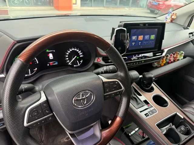 Toyota Sienna — Фото автомобиля 3