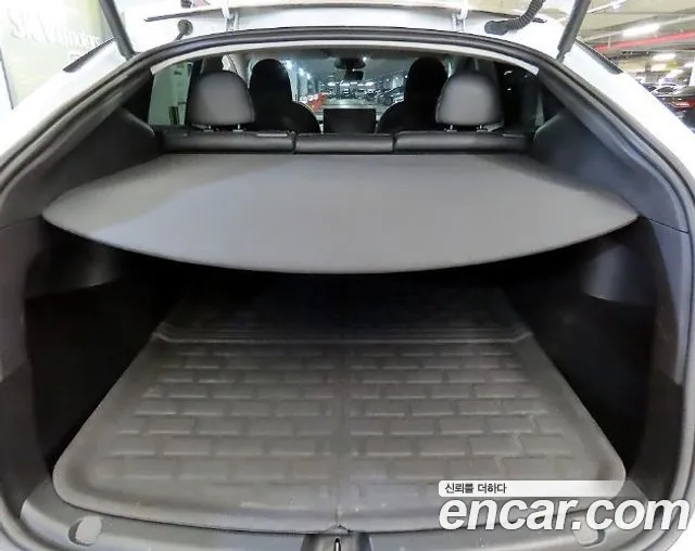 Tesla Model Y — Фото автомобиля 19