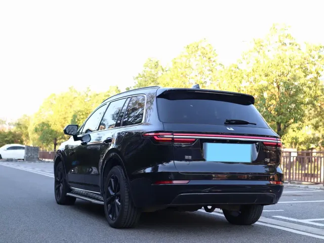 Li Auto ONE — Фото автомобиля 4