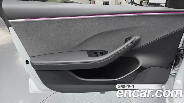 Tesla Model 3 — Фото автомобиля 13