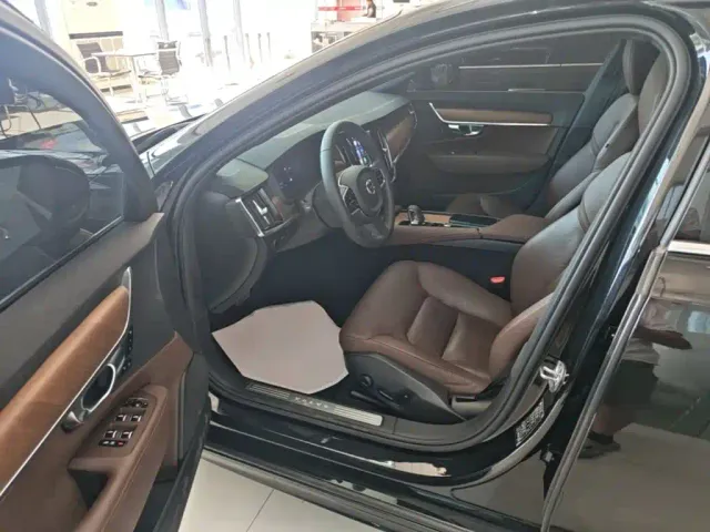 Volvo S90 — Фото автомобиля 15
