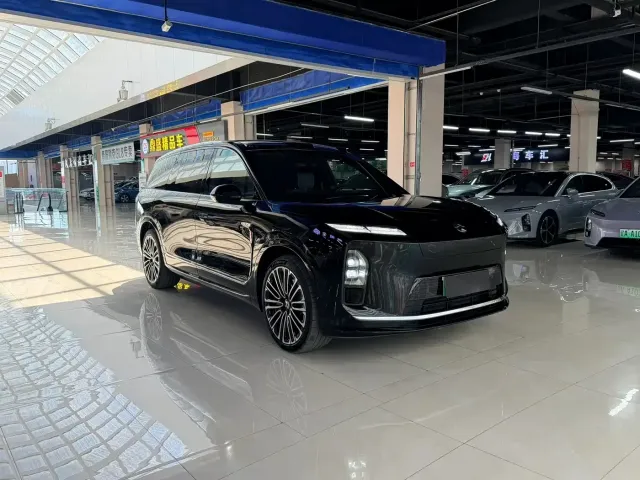 Nio ES8 — Фото автомобиля 3