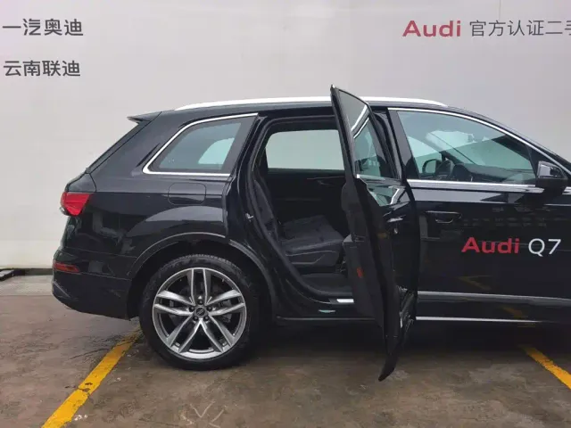Audi Q7 — Фото автомобиля 25