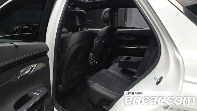 Genesis GV70 — Фото автомобиля 11