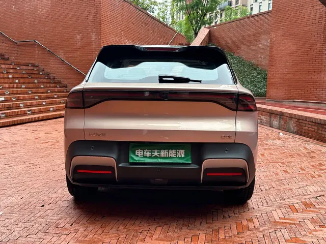 Changan Qiyuan Q05 — Фото автомобиля 6