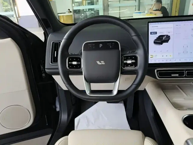 Li Auto L6 — Фото автомобиля 10