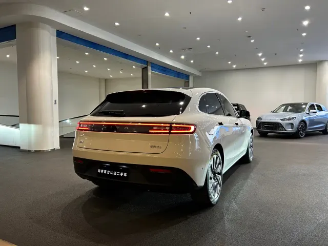Aito M5 — Фото автомобиля 18