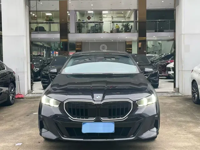 BMW 5 Series — Фото автомобиля 14