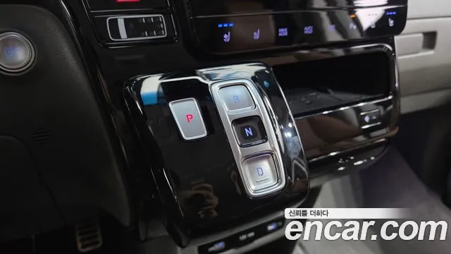 Hyundai Staria Staria 4WD Lounge 9 мест — Фото автомобиля 2