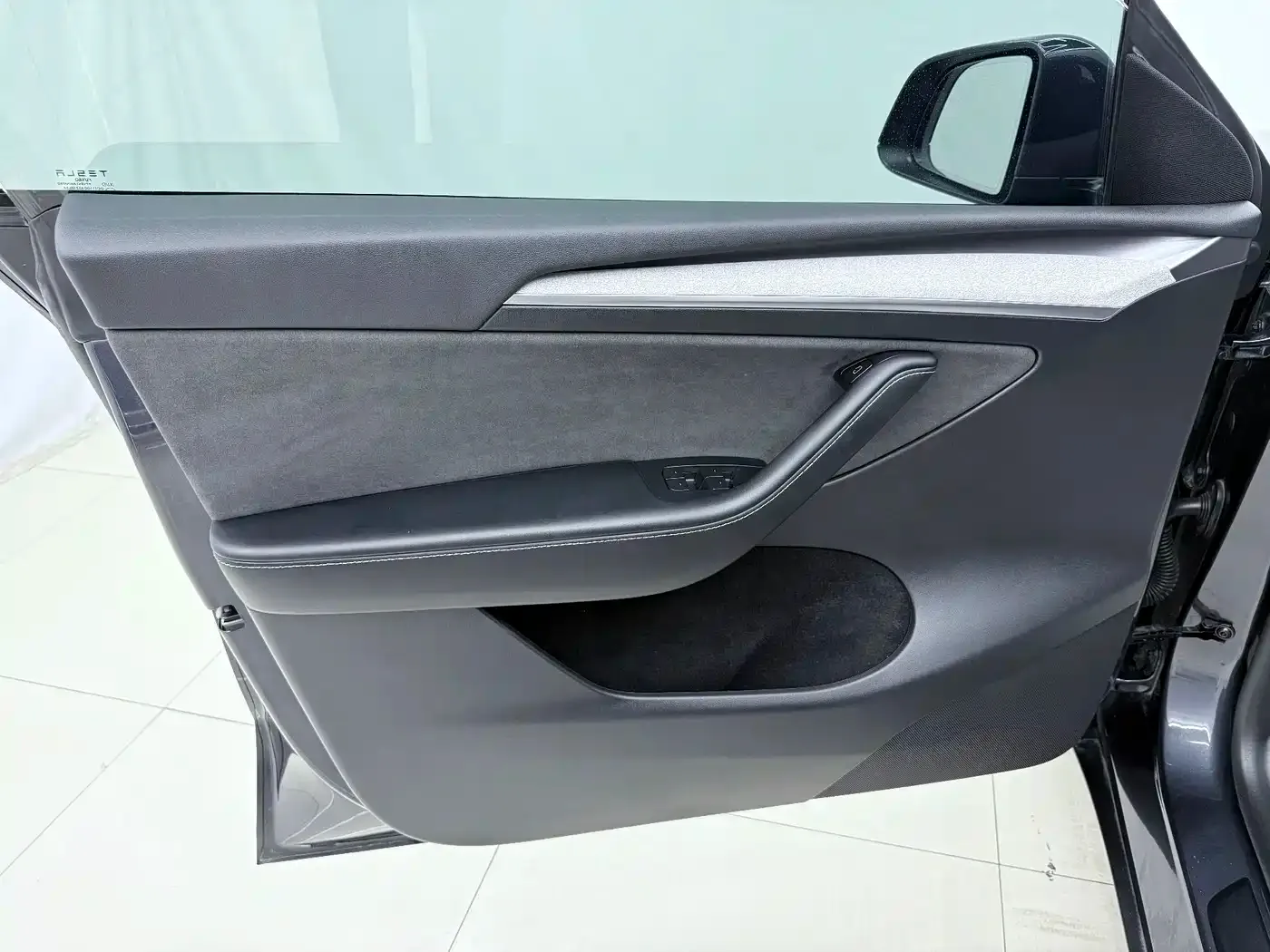 Tesla Model Y 2024 Rear-Wheel Drive Version — Фото автомобиля 16