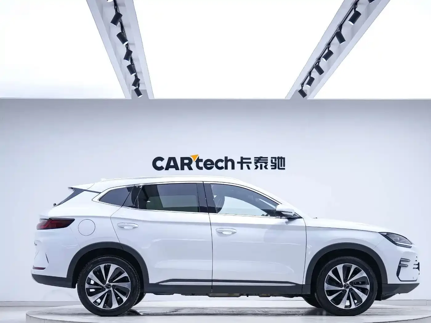 BYD Song PLUS PHEV 2023 Champion Edition DM-i 110KM Flagship PLUS — Фото автомобиля 2