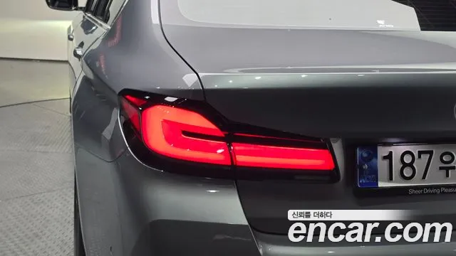 BMW 5-Series — Фото автомобиля 23