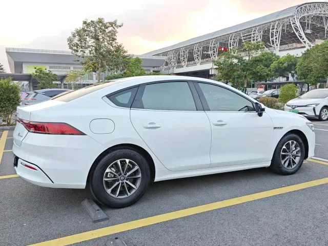 BYD Qin PLUS — Фото автомобиля 8