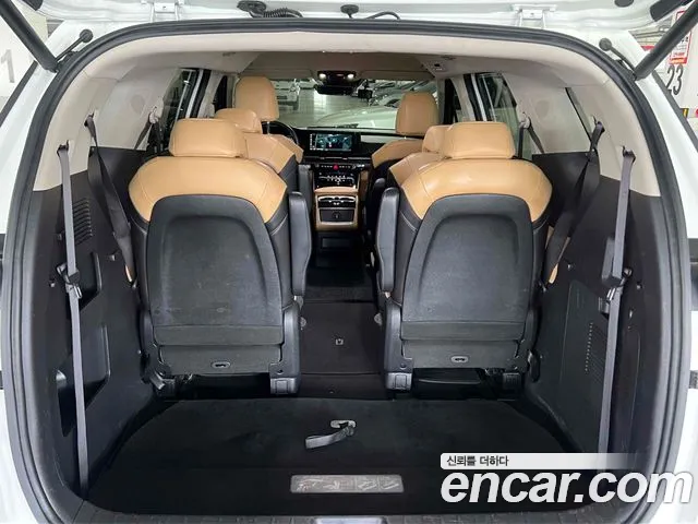 Kia Carnival Generation 4 — Фото автомобиля 16
